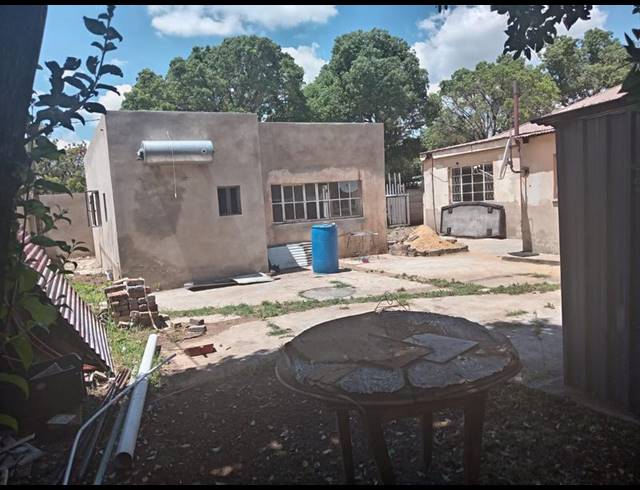 9 BEDROOM HOUSE FOR SALE IN GEDULD